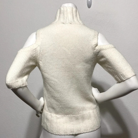 Express NEW Turtleneck Cold Shoulder Sleeve Wool Blend Sweater Cream Size Medium - Picture 6 of 9